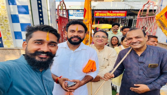श्री खाटू श्याम धाम मंदिर में संध्या भजन का आयोजन, भारी संख्या में पहुंच रहे श्रद्धालु
