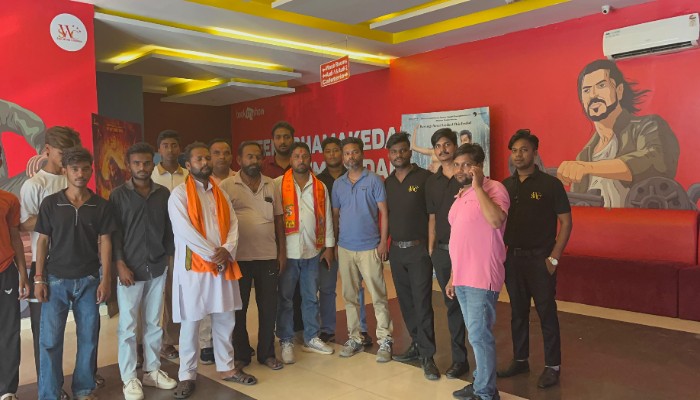 अजेय फिल्म दिखाने की अपील सिनेमा घर मालिकों से : योगेश यादव