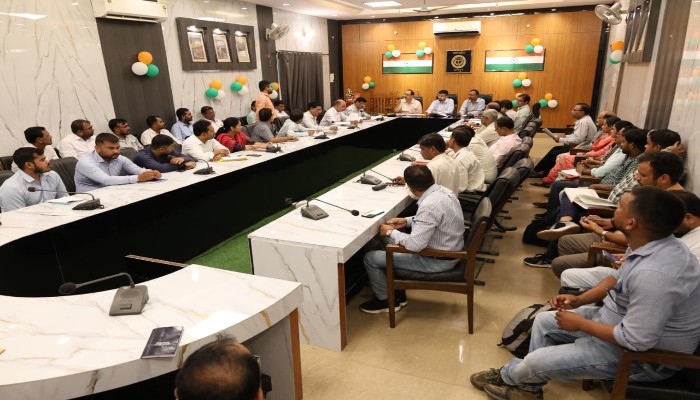 रामपुर में संपूर्ण समाधान दिवस: 90 शिकायतों में से 14 का मौके पर निस्तारण