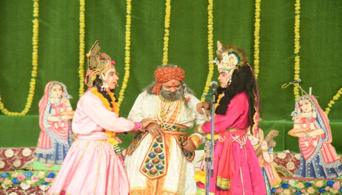 धनुष यज्ञ से गूंज उठा रामलीला मैदान, भक्ति रस में डूबे दर्शक