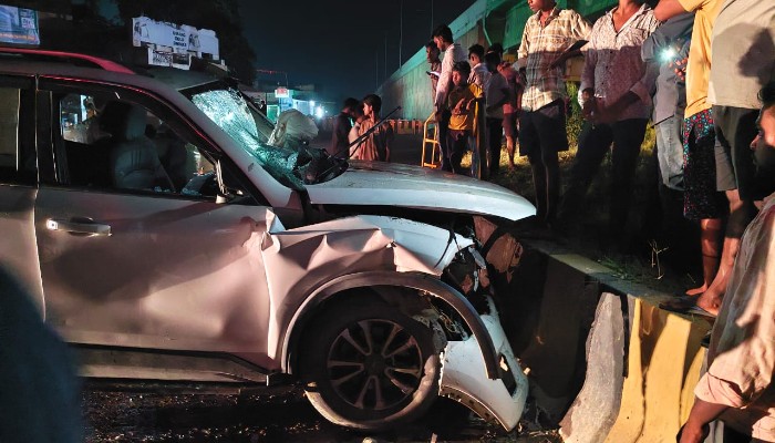प्रयागराज में हादसा: कथावाचक देवव्रत महाराज के बेटे की मौत, भाई की हालत नाजुक
