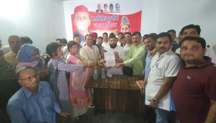 रामपुर में सैकड़ों शिक्षकों ने टीईटी अनिवार्यता के खिलाफ सौंपा ज्ञापन, सांसद से मांगा समर्थन