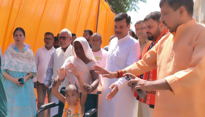 सांसद आनन्द गोंड ने दिव्यांगजनों को वितरित किए सहायक उपकरण