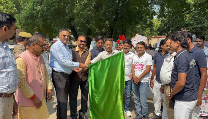 रक्तदान दिवस के उपलक्ष्य में जागरूकता रैली का आयोजन, डीएम ने दिखाई हरी झंडी