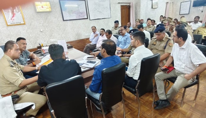 जिलाधिकारी ने फार्मर रजिस्ट्री की समीक्षा कर प्रगति के बारे में ली जानकारी, दिए निर्देश