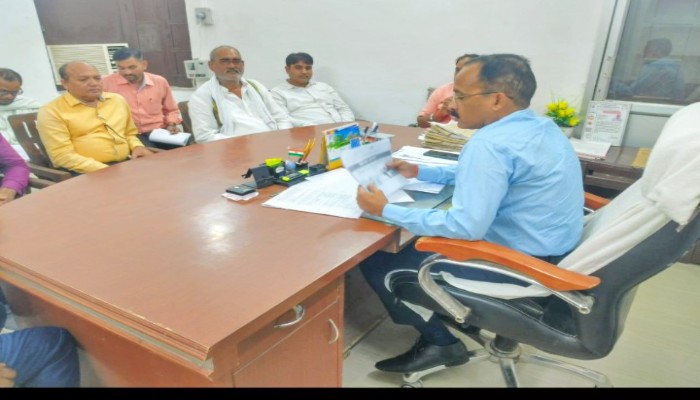 मतदाता सूची में नाम जोड़ने के लिए एसडीएम बल्दीराय ने की बैठक, राजनीतिक दलों के प्रतिनिधि रहे मौजूद