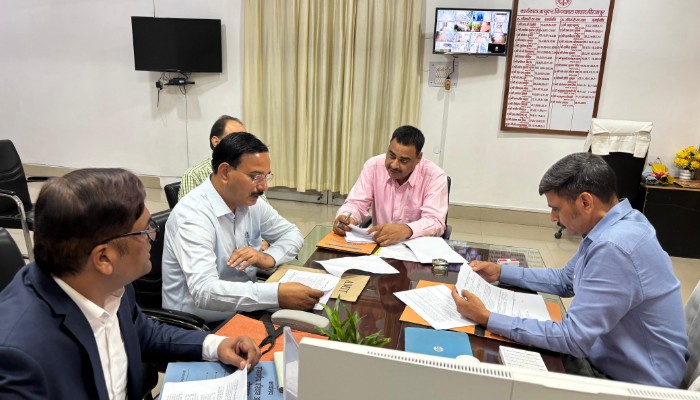 मंडलायुक्त राजेश प्रकाश की अध्यक्षता में संपन्न हुई संभागीय परिवहन प्राधिकरण की बैठक, ओवरलोड वाहनों पर सख्त कार्रवाई के निर्देश