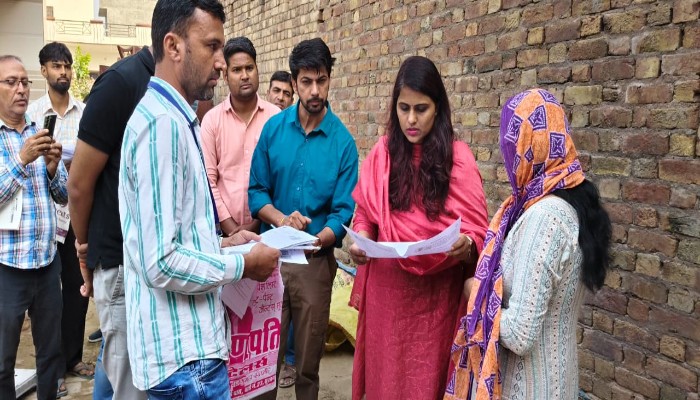 दूसरे दिन भी जिला निर्वाचन अधिकारी ने किया ईएफ वितरण कार्य का अवलोकन