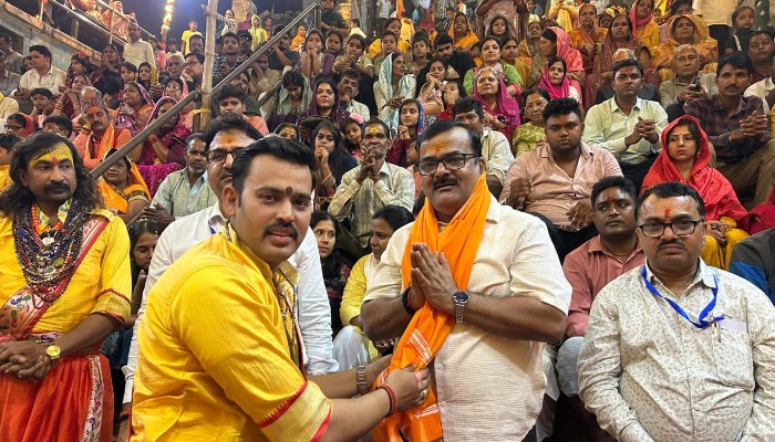 विंध्याचल के पक्का घाट पर भव्य रूप से मनाई गई देव दीपावली, मां गंगा की महाआरती में उमड़ा श्रद्धालुओं का सैलाब