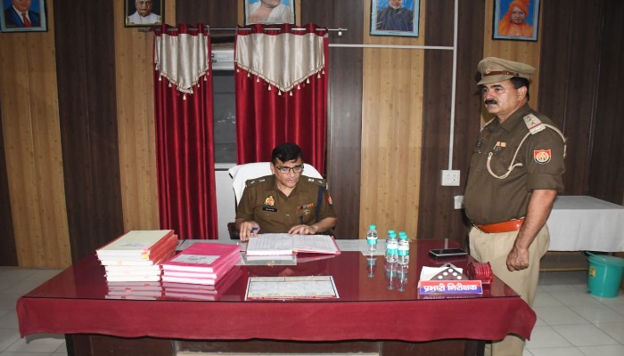 महिला ने दर्ज कराया शहर कोतवाल ओमकार सिंह के खिलाफ मुकदमा