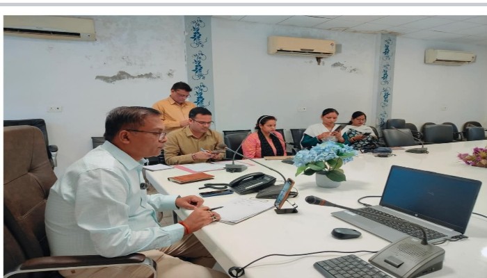 जिलाधिकारी ने फेसबुक लाइव से महिलाओं और बालिकाओं से किया सीधा संवाद, समस्या समाधान की दिशा में उठाया अहम कदम