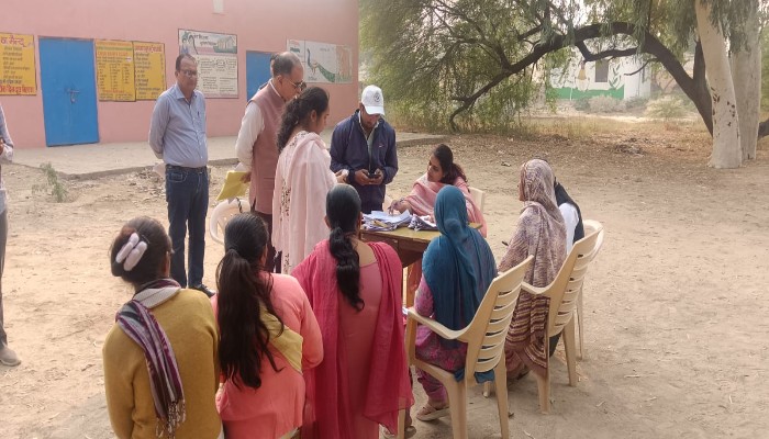 SIR में लापरवाही बरतने वाले 30 बीएलओ को चार्जशीट जारी करने के निर्देश