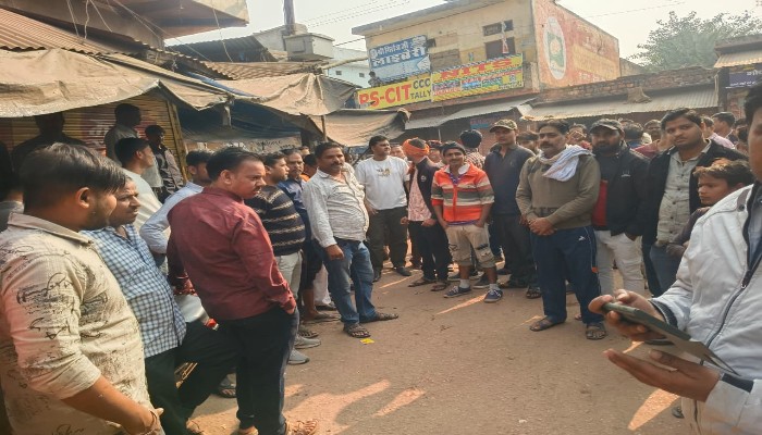 रूपवास में सर्राफा व्यापारी पर फायरिंग: आक्रोशित व्यापारियों ने बंद रखा बाजार