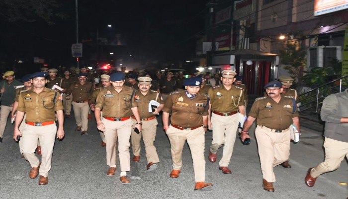 वरिष्ठ पुलिस अधीक्षक ने फ्लैग मार्च कर सुरक्षा व्यवस्था का लिया जायजा