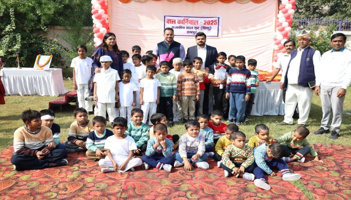 जिलाधिकारी ने राजकीय बाल गृह में बच्चों संग मनाया चिल्ड्रन डे, दी चॉकलेट और दी आवश्यक निर्देश