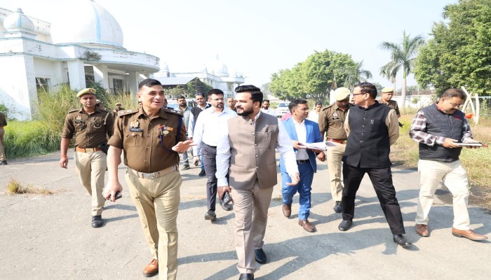 डीएम और एसपी ने जोहर शोध संस्थान का किया औचक निरीक्षण, दिए निर्देश