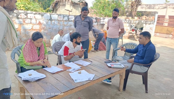 रुदावल में एसआईआर प्रक्रिया की समीक्षा, तहसीलदार ने मतदान सूची शुद्धिकरण कार्य शत-प्रतिशत पूरा करने के निर्देश'