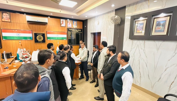 रामपुर: हम एकता मंच ने मुख्यमंत्री को संबोधित ज्ञापन जिलाधिकारी को सौंपा