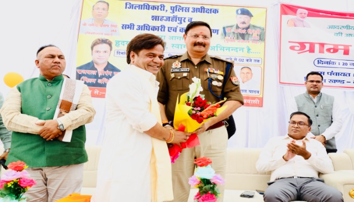 फिल्म अभिनेता राजपाल यादव का हुआ स्वागत, पैतृक गांव में लगी जनचौपाल