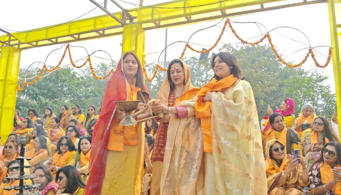 फिक्की फ्लो की महिलाएं पहुंची अयोध्या, भगवान रामलला का किया दर्शन पूजन