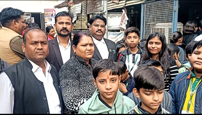 संविधान दिवस पर डीपीएस उरई के छात्रों ने न्यायालय का किया शैक्षणिक भ्रमण