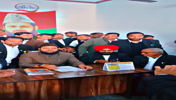 हाई कोर्ट बेंच स्थापना के लिए अधिवक्ताओं ने किया सांसद का घेराव, मिला आश्वासन