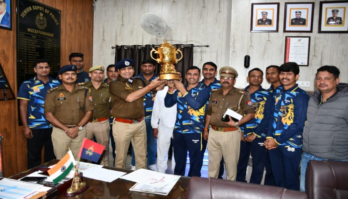 मुजफ्फरनगर पुलिस क्रिकेट टीम को मेरठ जोनल क्रिकेट प्रतियोगिता में शानदार जीत पर सम्मान