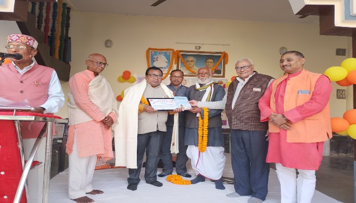 गीता जयंती पर जीवन-संग्राम के शाश्वत संदेश पर मंथन, पाँच विभूतियाँ सम्मानित