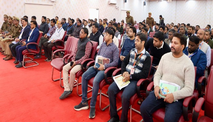 शाहजहांपुर में बैंक शाखा प्रबंधकों के साथ साइबर सुरक्षा पर गोष्ठी आयोजित