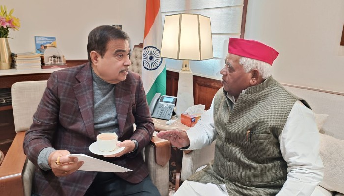 किसानों की लड़ाई दिल्ली तक पहुँची, सांसद अवधेश प्रसाद ने केंद्रीय मंत्री से की ये मांग