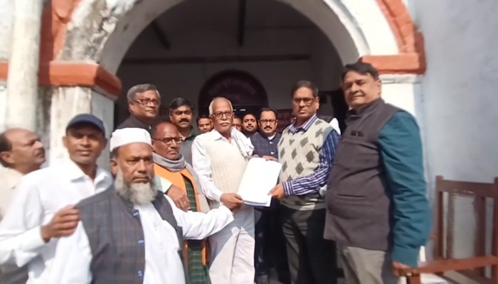 उत्तर प्रदेश सस्ता गल्ला विक्रेता परिषद का जिला पूर्ति कार्यालय पर प्रदर्शन, मुख्यमंत्री को ज्ञापन सौंपा