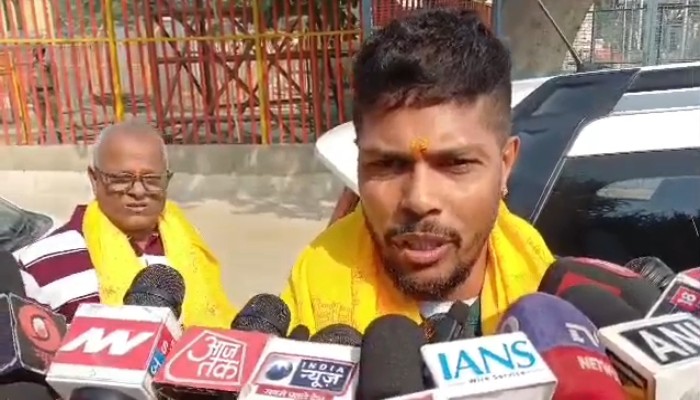 भारतीय क्रिकेट टीम के स्टार गेंदबाज उमेश यादव पहुंचे राम नगरी, किया दर्शन-पूजन