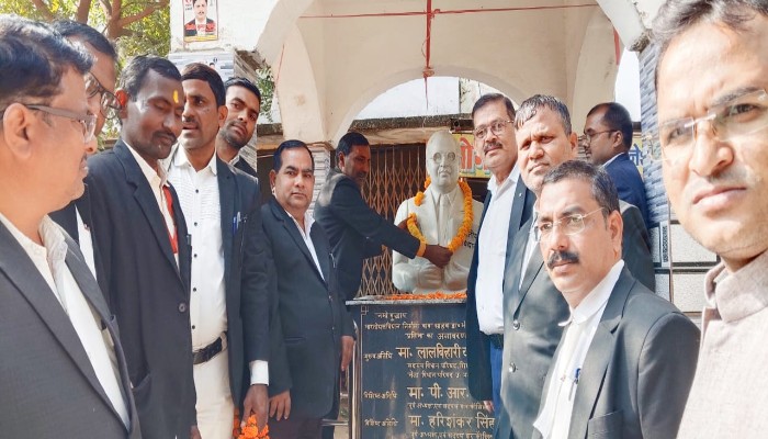 सोनभद्र में मनाया गया बाबा साहेब का 70वां परिनिर्वाण दिवस, अधिवक्ताओं ने कही सामाजिक समरसता की मजबूत बातें