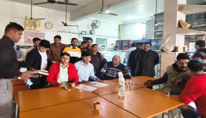 बदनाम लस्सी होटल पर GST टीम ने मारा छापा, पकड़ी गई चोरी