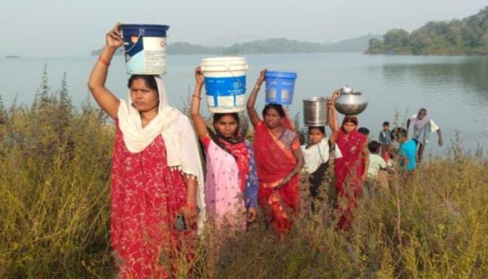 बोदरा डाँड टोला 65 वर्षों से मूलभूत सुविधाओं से वंचित, ग्रामीण जंगल के जानवरों संग पानी पीने को मजबूर