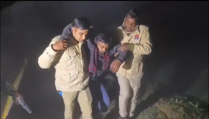 चेकिंग के दौरान पुलिस व गौतस्करों के बीच मुठभेड़, तस्कर के पैर में लगी गोली