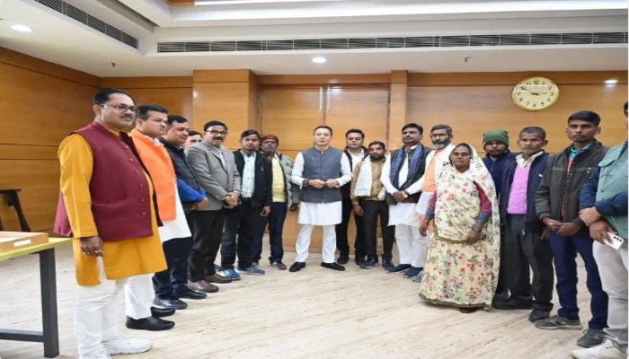 किर्गिस्तान में फंसे युवाओं की वतन वापसी की उम्मीद, केंद्रीय मंत्री ने दूतावास से की बात