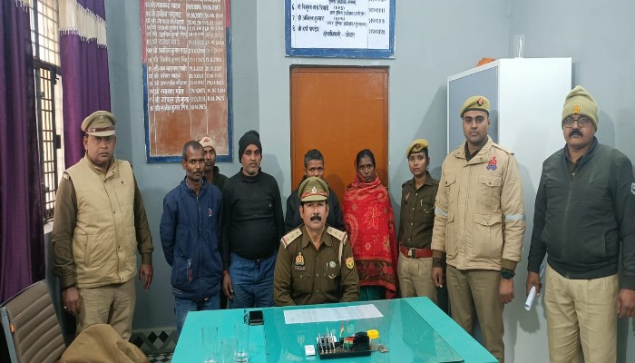 सोनभद्र में पुलिस पर हमला: पथराव में पीआरवी वाहन क्षतिग्रस्त, 5 अभियुक्त गिरफ्तार