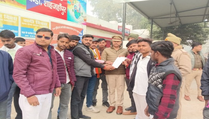 तेज ध्वनि में अजान पर रोक की मांग को लेकर सौंपा गया ज्ञापन