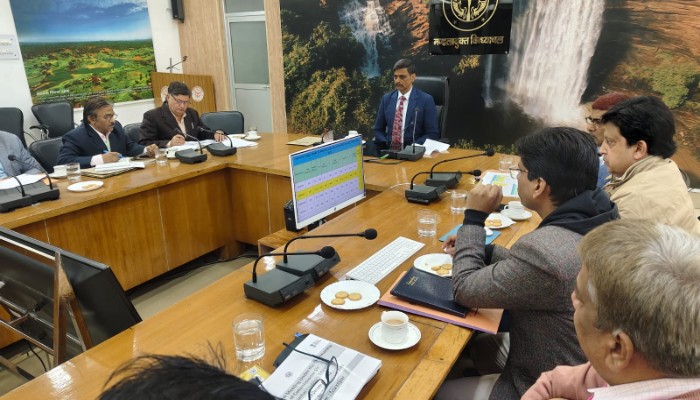 मण्डलायुक्त की अध्यक्षता में स्वास्थ्य विभाग की समीक्षा बैठक, दिए कई निर्देश