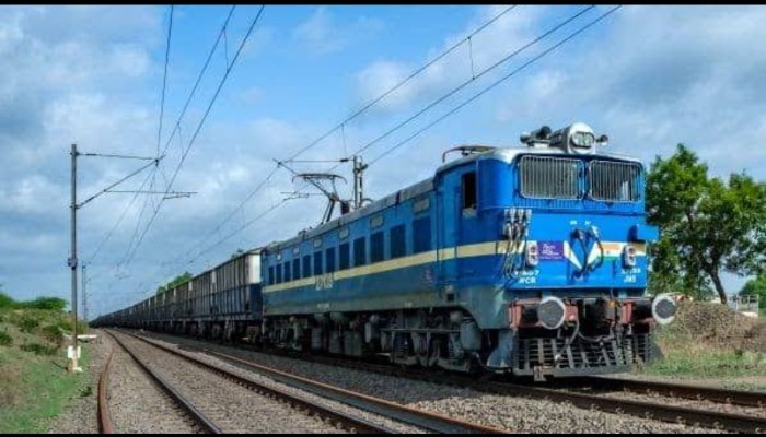 आर्टिफिशियल इंटेलिजेंस से बने फर्जी टिकटों पर रेलवे सख्त, झांसी मंडल में बढ़ी हाईटेक जांच