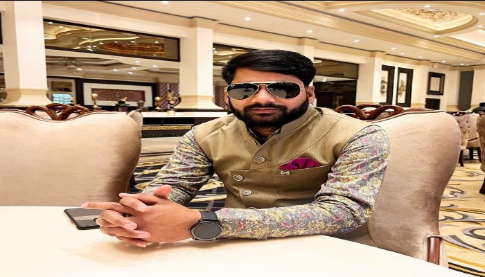 घर-घर जाकर लोगों का हाल पूछते हैं जिला पंचायत सदस्य अभिषेक सिंह तोमर