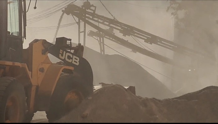 रुदावल में नियमों को रौंदते क्रेशर, मजदूरों की सांसों पर संकट