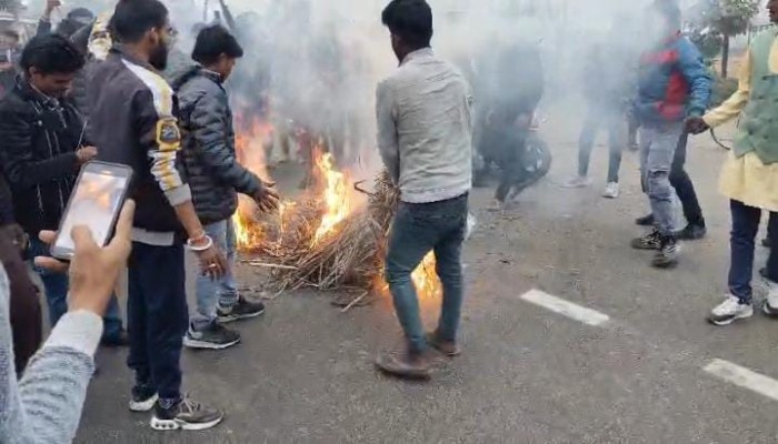 घुंघचाई में महाकाल एक्टिव सेना का उग्र प्रदर्शन, बांग्लादेश सरकार के खिलाफ जताया आक्रोश