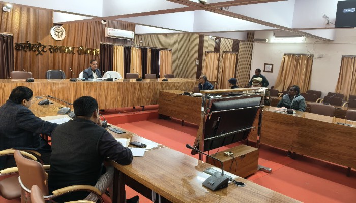 कलेक्ट्रेट सभागार में सड़क सुरक्षा समिति की बैठक संपन्न