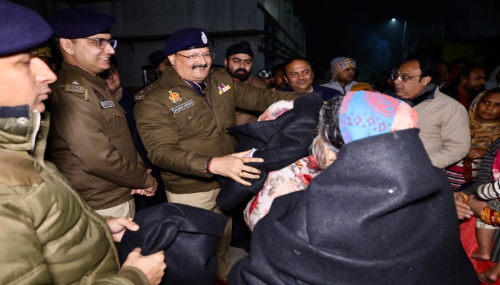 समाजसेवियों की सुंदर पहल, जरूरतमंदों को बांटे गए कंबल