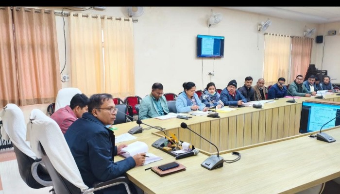 बढ़ती ठंड को देखत हुए जिलाधिकारी के निर्देश, 24 घंटे जलते रहे अलाव