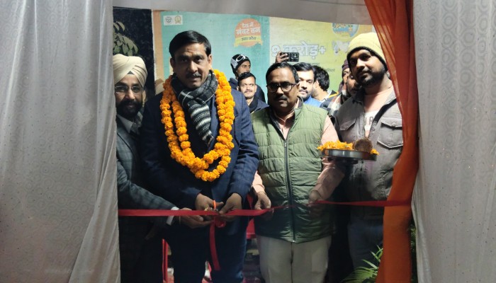 यात्रियों के लिए नाइट शेल्टर का उद्घाटन, नगरपालिका अध्यक्ष ने बांटे लंच पैकेट