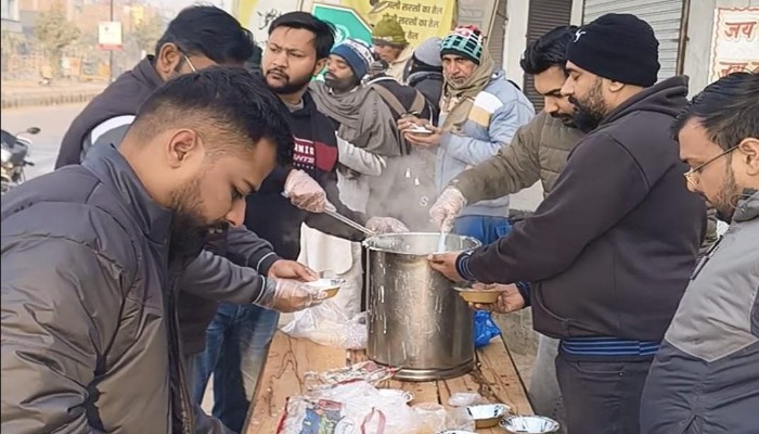 शहीद दिवस पर रोटरैक्ट क्लब द्वारा खीर सेवा एवं वस्त्र वितरण कार्यक्रम आयोजित