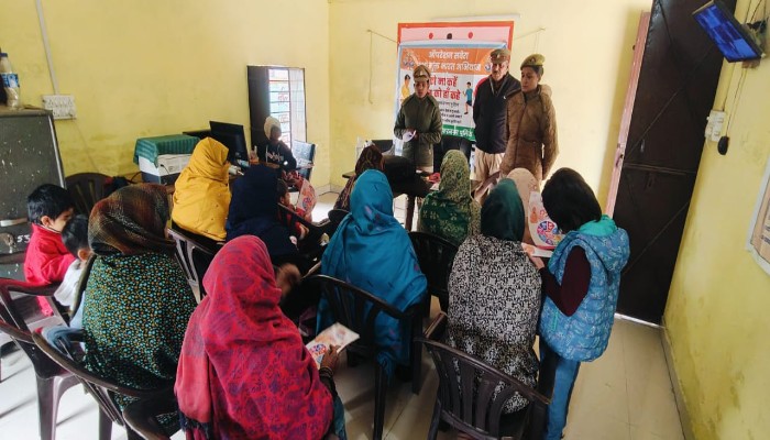 एंटी रोमियो टीम ने महिलाओं एवं बालिकाओं को किया मिशन शक्ति के प्रति जागरूक